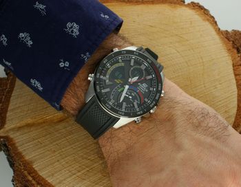 Zegarek męski CASIO Edifice ECB-900MP-1AEF  to zegarek wykonany wysokiej jakości materiałów i wyposażony w rozbudowane funkcje. 2.jpg