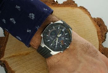 Zegarek CASIO Edifice Bluetooth ECB-950MP-1AEF wyposażony jest w touch solarsolar powered. Cyferblat zegarka jest panelem 2.jpg