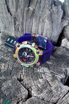 Zegarek męski G-SHOCK Casio METAL TWISTED G AURORA OVAL MTG-B3000PRB-1AER z kolekcji zegarków męskich Casio G-Shock. Zegarki G-shock wyposażony jest w touch solarsolar powered (3).JPG