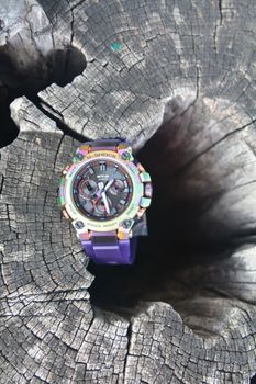 Zegarek męski G-SHOCK Casio METAL TWISTED G AURORA OVAL MTG-B3000PRB-1AER z kolekcji zegarków męskich Casio G-Shock. Zegarki G-shock wyposażony jest w touch solarsolar powered (8).JPG